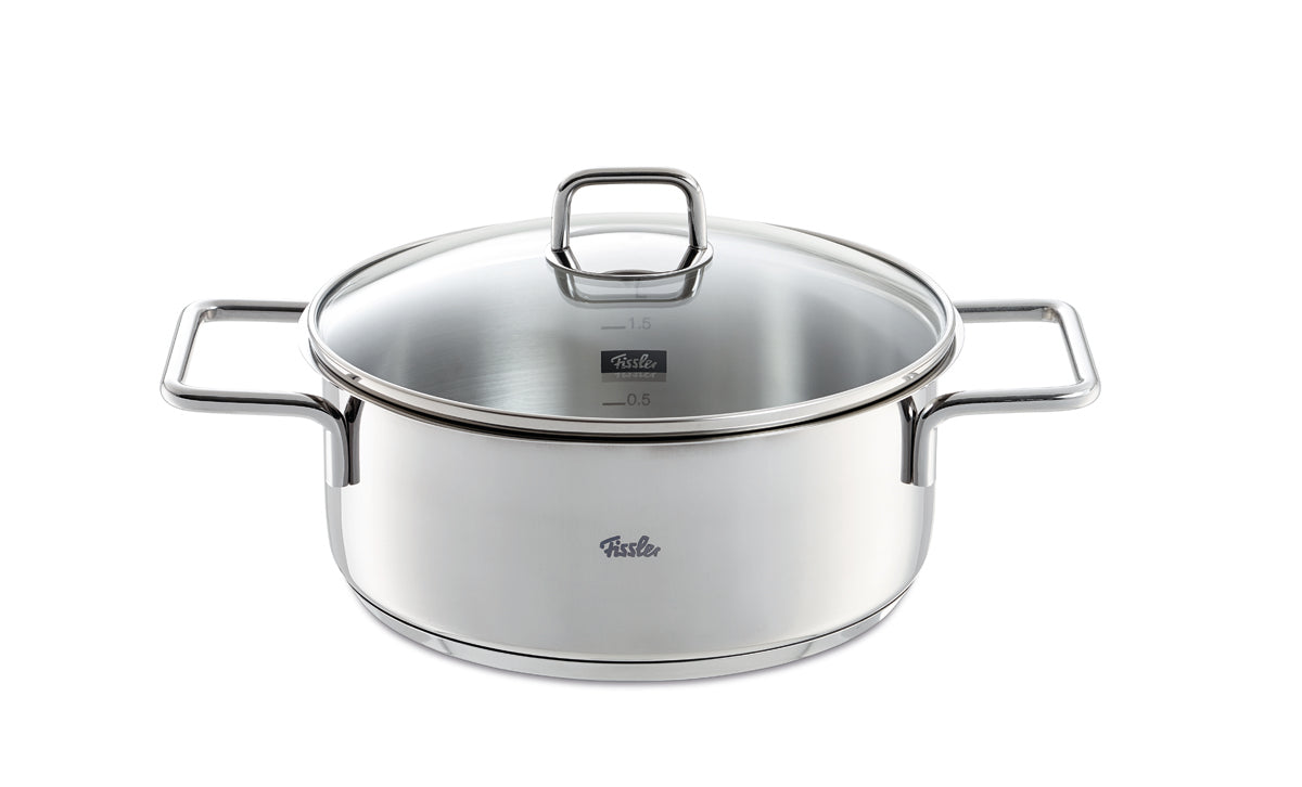 Fissler LumiTherm 5-teiliges Topfset aus Edelstahl mit klaren Deckeln und Messmarken, Präzisionsfertigung in Deutschland, auf weißem Grund.