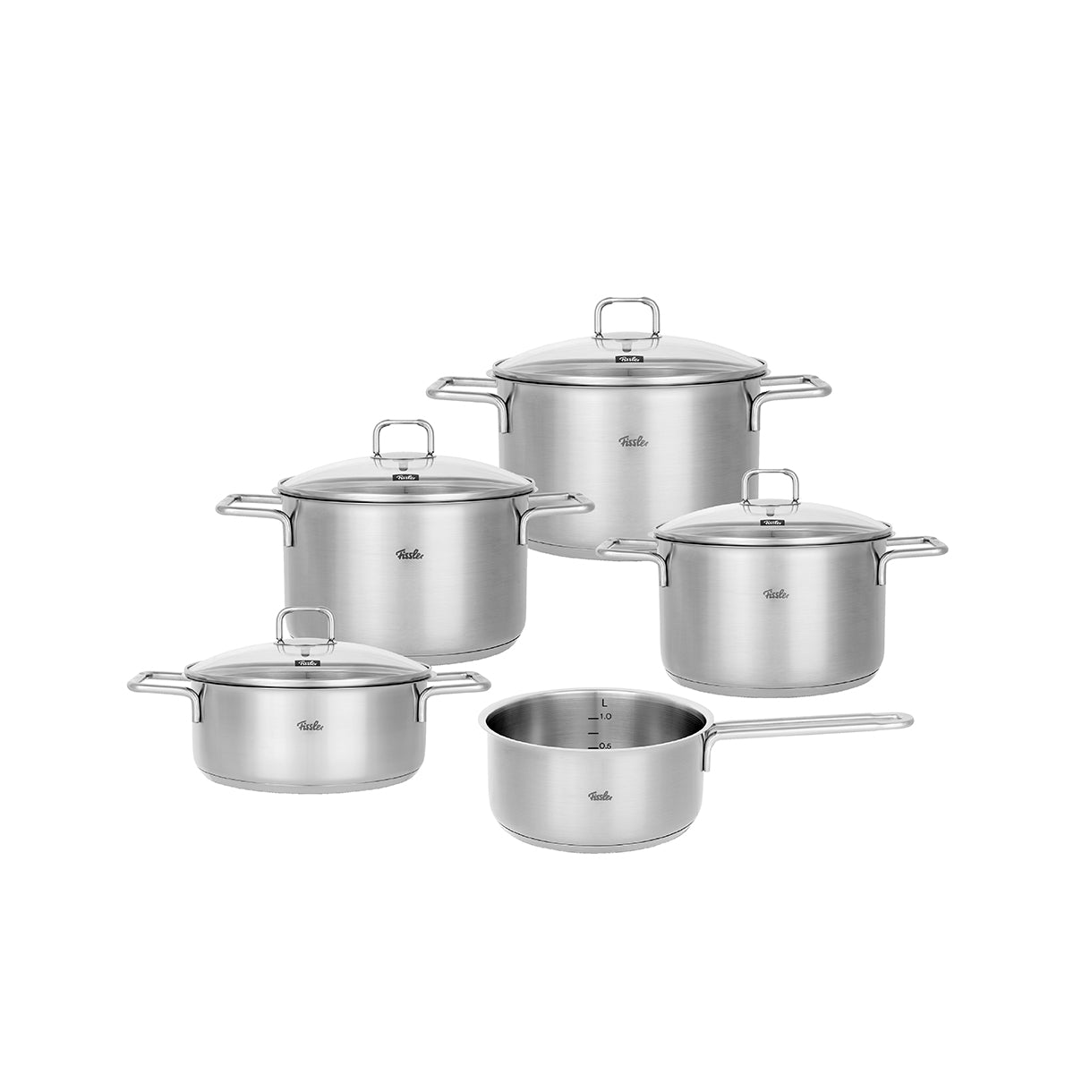 Das fünfteilige Fissler Hamburg Topf-Set, ein Beispiel deutscher Ingenieurskunst und langlebiger Qualität seit 1845, präsentiert sich mit drei großen Edelstahl-Stockpots mit Glasdeckeln, einem mittleren Kochtopf mit Deckel und einem kleinen Kochtopf ohne Deckel. Stilvoll arrangiert auf weißem Hintergrund, eignen sich alle Töpfe für Induktionsherde – Made in Germany für zeitloses Kochvergnügen.