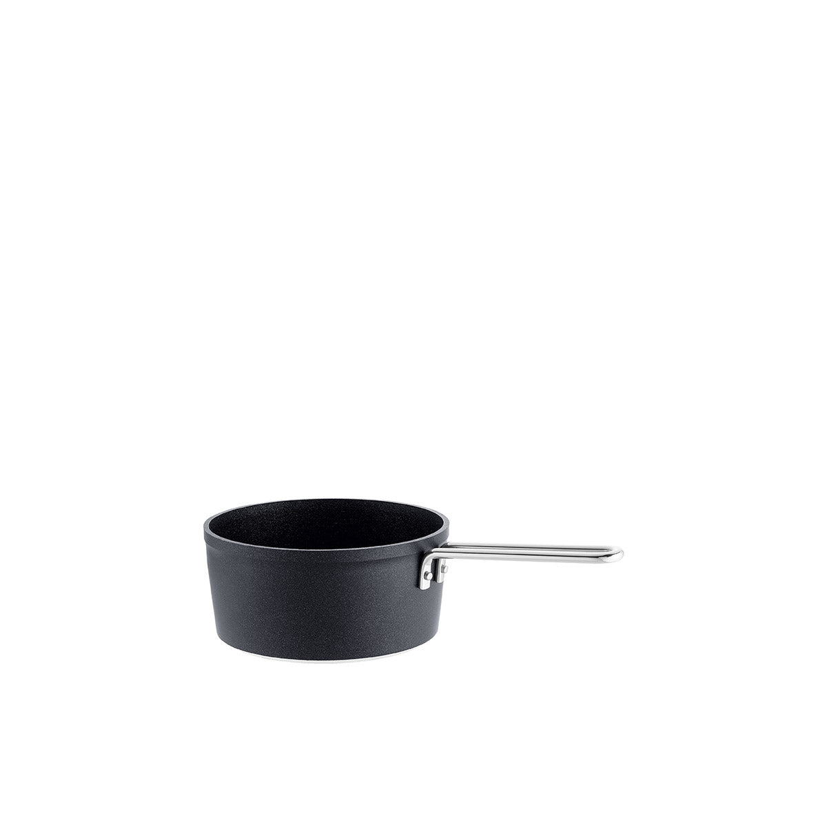 Fissler Adamant® Stielkasserolle 18 cm - langlebige Antihaftbeschichtung, silberner Griff. In Deutschland hergestelltes Kochgeschirr, präzisionsgefertigt auf weißem Grund.