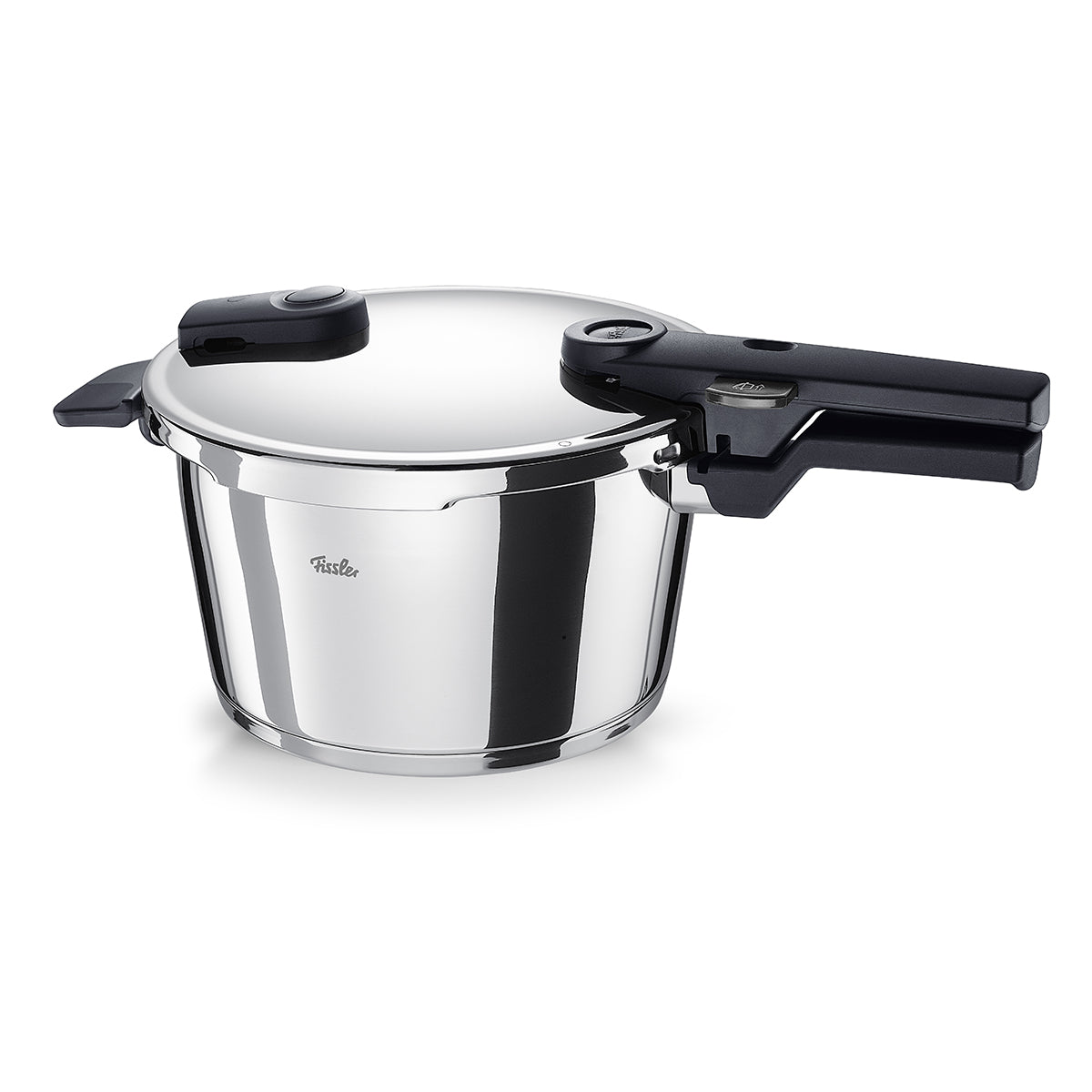 Fissler Vitaquick® Schnellkochtopf: hochwertiger Schnellkochtopf aus Edelstahl mit schwarzen Griffen, hergestellt in Deutschland, auf weißem Hintergrund.