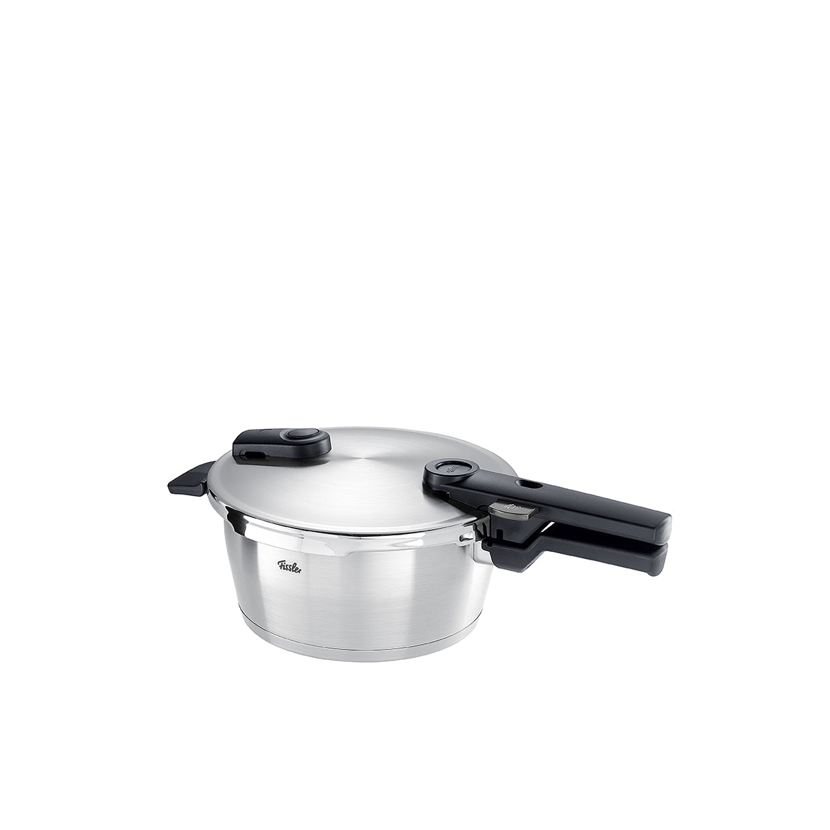 Fissler Vitaquick® Premium Schnellkochtopf aus Edelstahl mit schwarzem Griff und Deckelverschluss, Präzisionsfertigung in Deutschland, auf weißem Hintergrund.