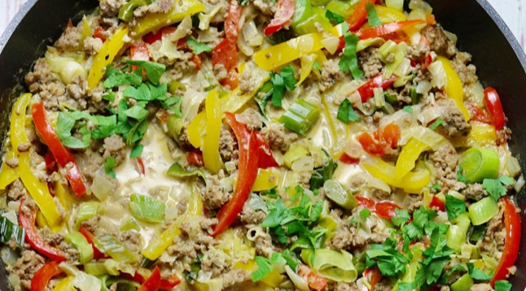 gemuese-hack-pfanne-mit-frischkaesesauce-low-carb