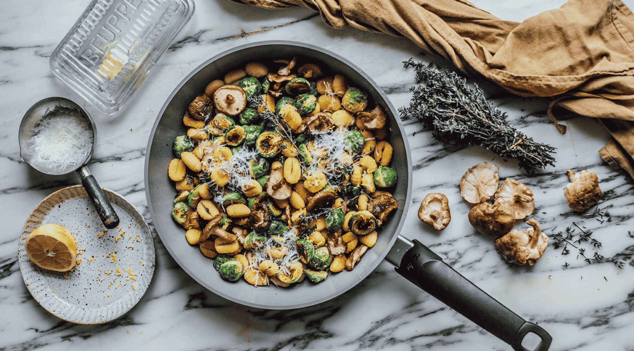 glutenfreie-gnocchis-mit-rosenkohl-shiitake-und-pecorino