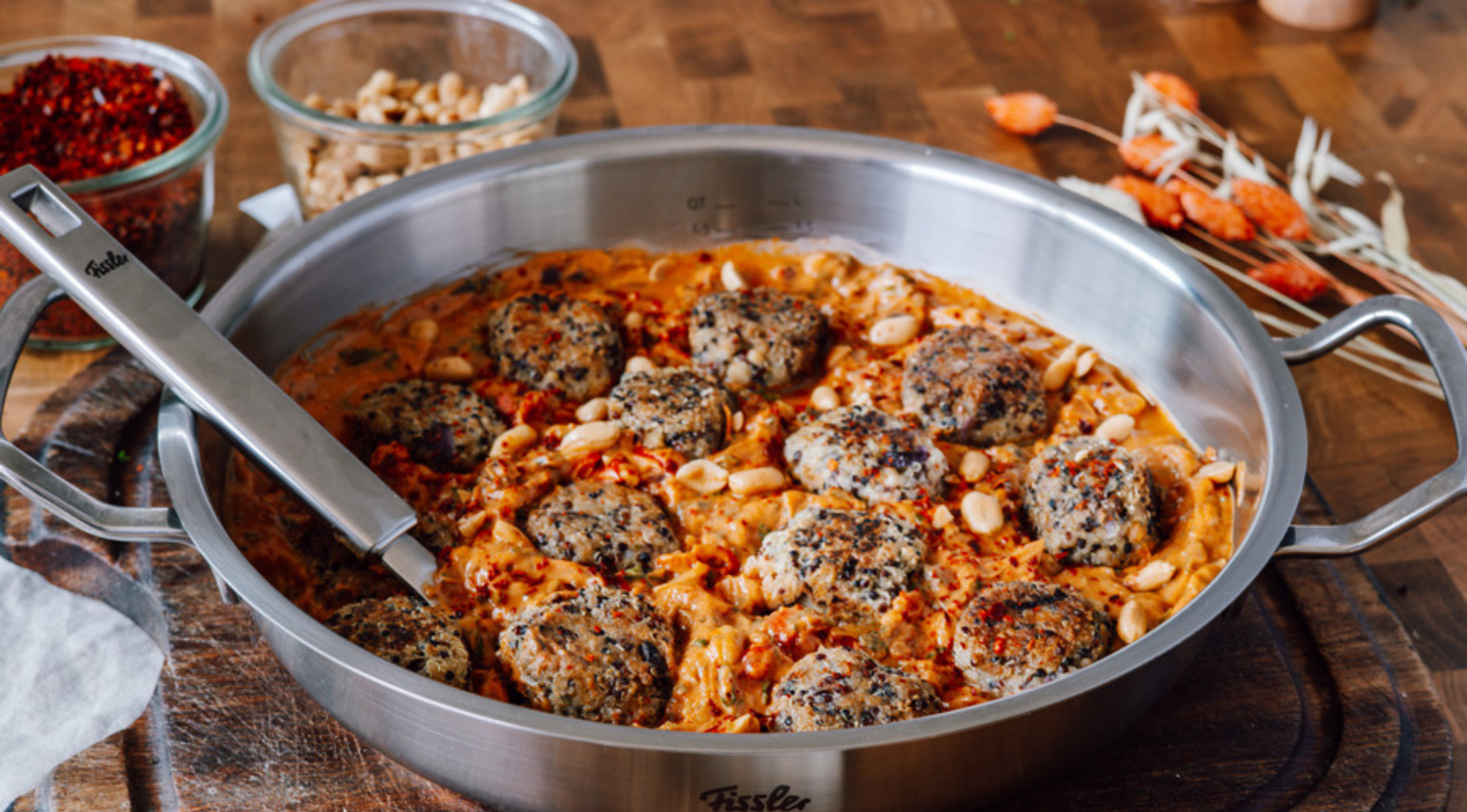 quinoa-balls-in-afrikanischer-erdnusssosse
