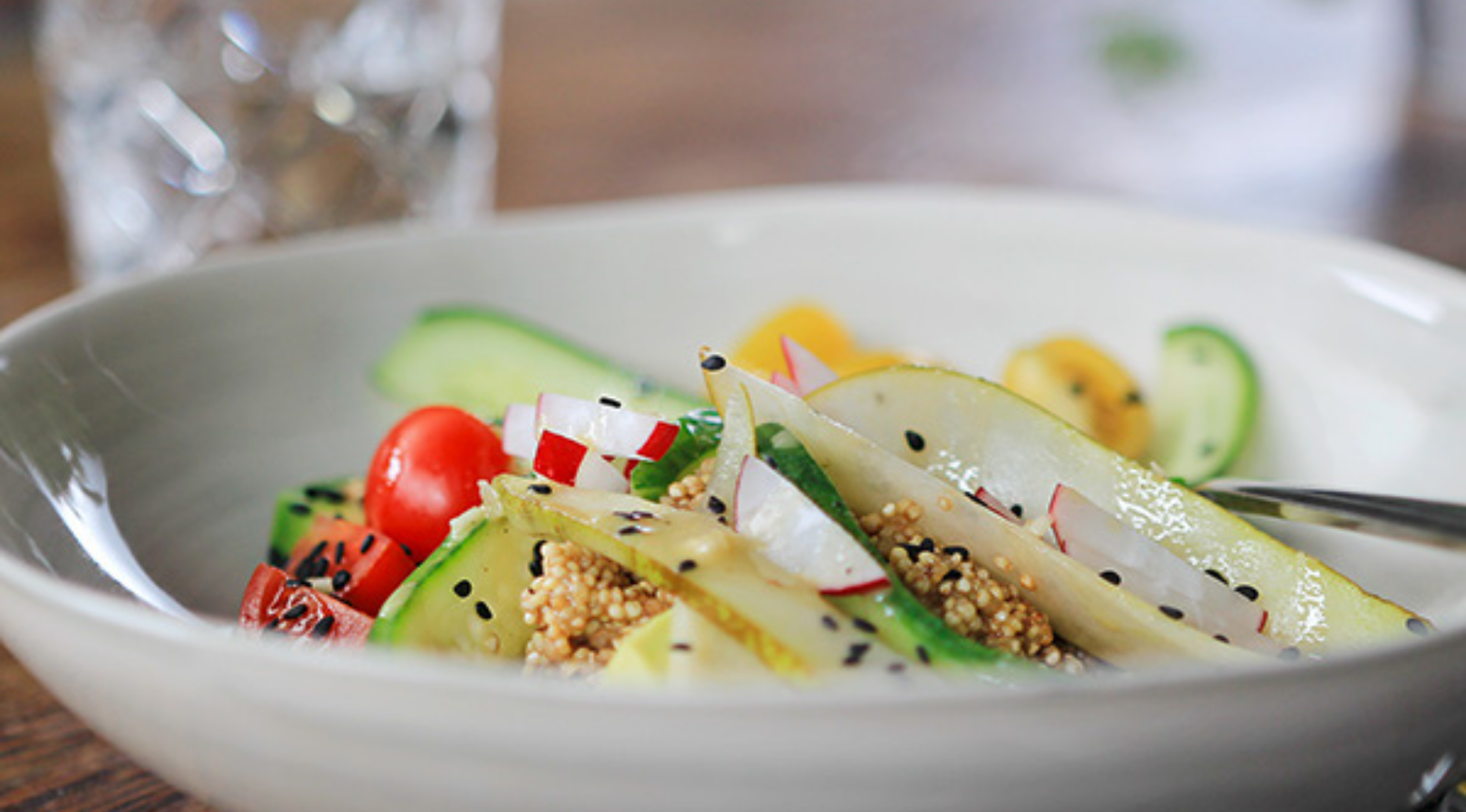 rainbow-buddha-bowl-mit-quinoa