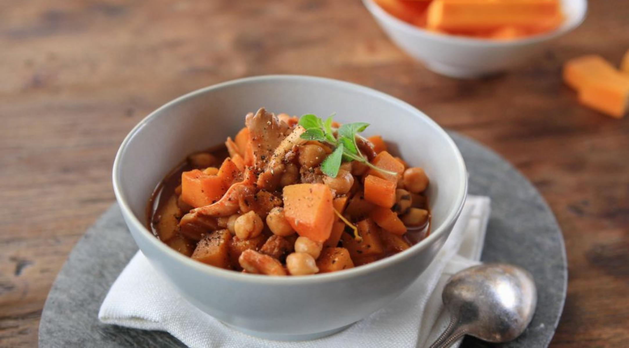 veganes-kuerbisgulasch-mit-kichererbsen-und-austernseitlingen