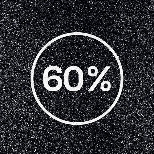 Ein raffinierter weißer Kreis mit 60% in fetter Schrift steht in der Mitte eines schwarzen, gesprenkelten Hintergrunds - Präzision und Haltbarkeit von Fissler.
