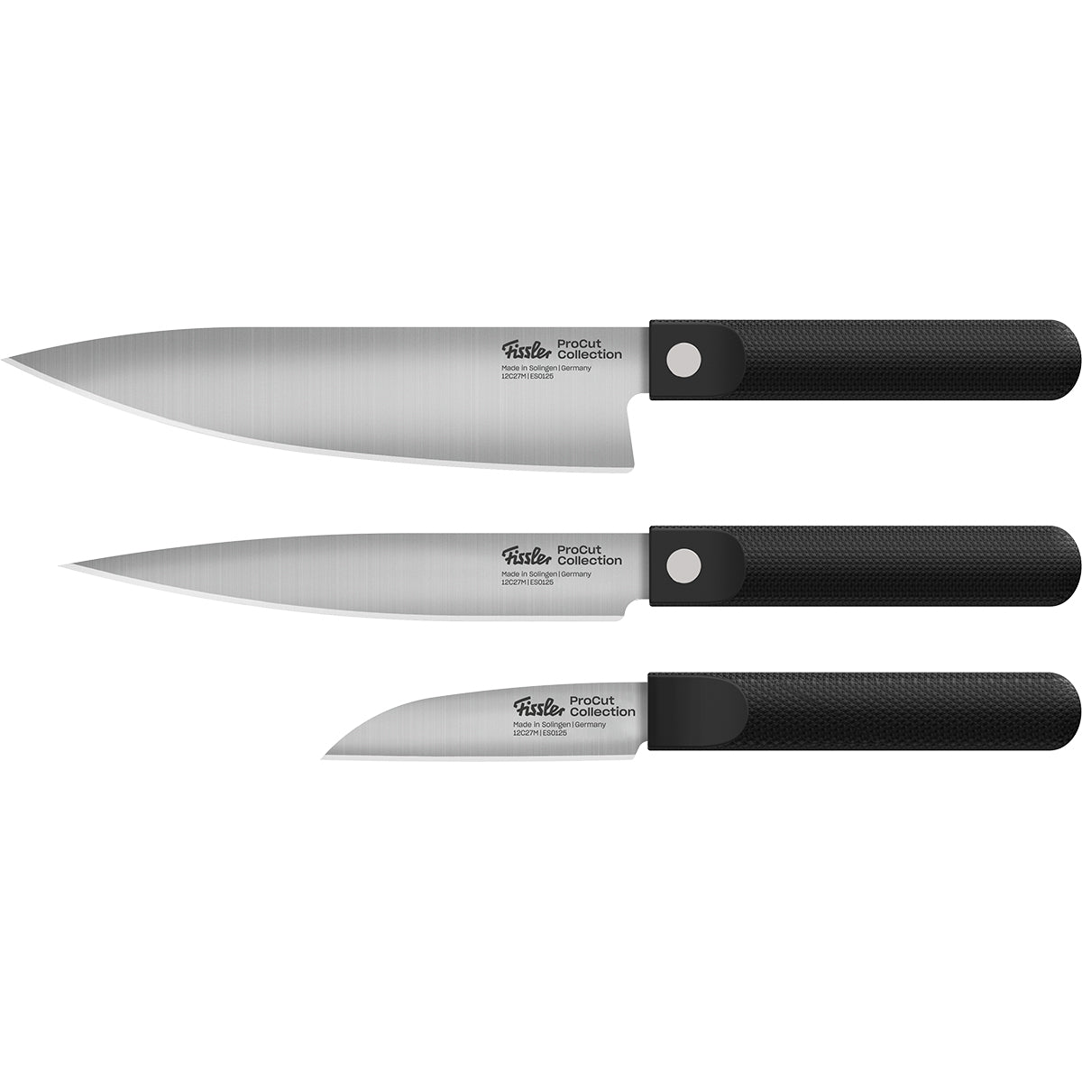 Drei Fissler ProCut-Messer mit ergonomischen schwarzen Griffen und silbernen Klingen, die deutsche Präzisionsarbeit und Design präsentieren.