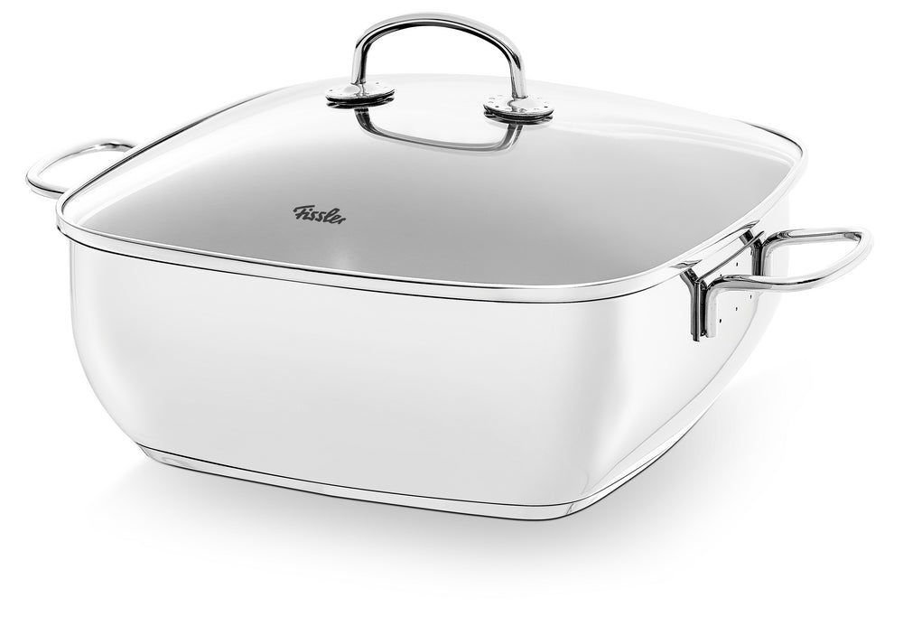 Der quadratische Bräter Secural® von Fissler - hochwertiger Edelstahl, modernes Design, mit Logo-Deckel. Backofen- und induktionsgeeignet. Hergestellt in Deutschland.