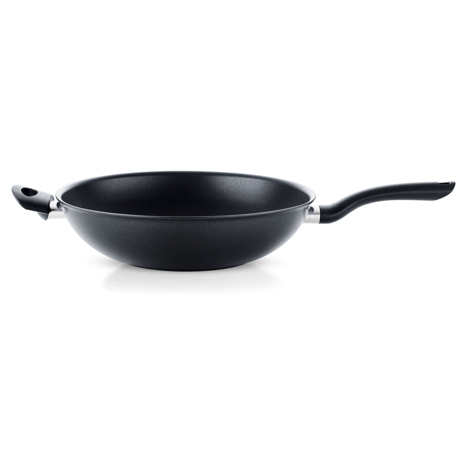 Fissler Cenit® Wok, 32 cm, schwarzes Aluminium mit Antihaftbeschichtung und zwei Griffen - präzise gefertigte Qualität. Weißer Hintergrund.