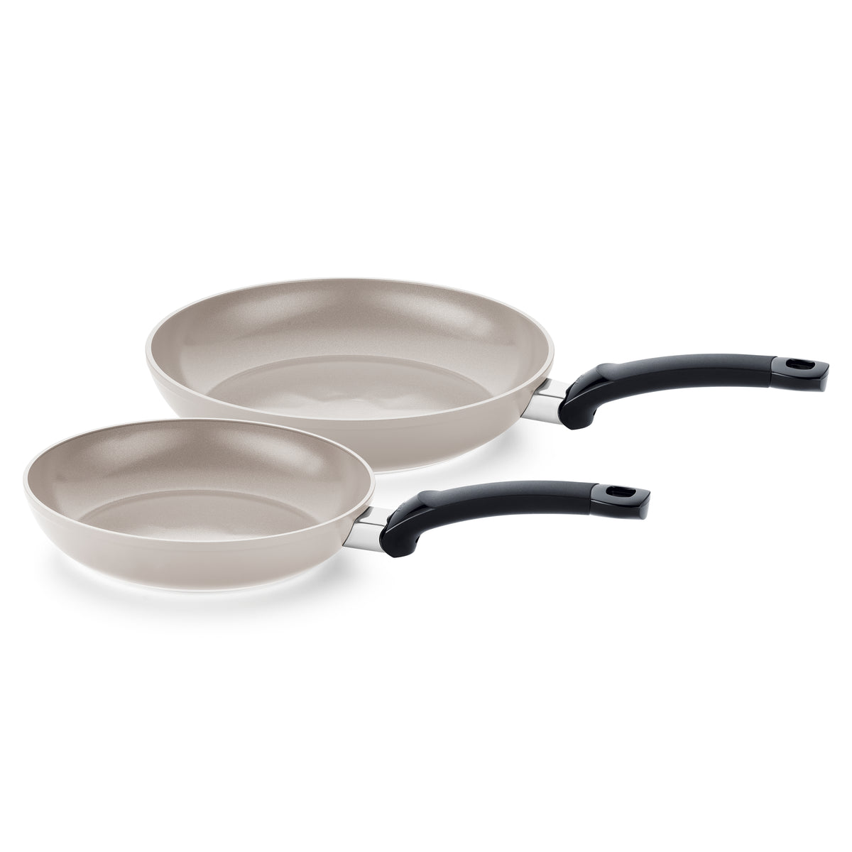 Fissler Ceratal® Classic 2-teiliges Pfannenset (24 & 28 cm) in beige, schwarze Griffe, Seite an Seite - deutsche Qualität und zeitloses Design.