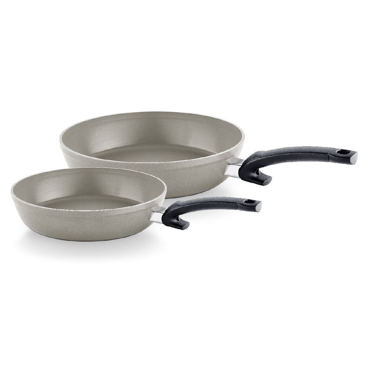 Fissler Ceratal® Comfort 2-teiliges Set in grau, Pfannen aus deutscher Produktion (24/28 cm) mit schwarzen Griffen, PFAS/PTFE-freie Beschichtung.