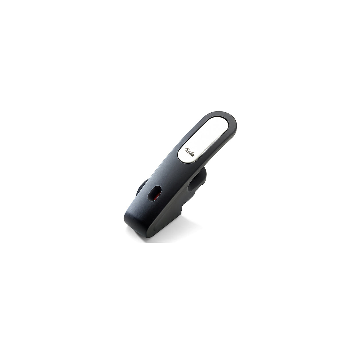 Eine schwarz-silberne Bluetooth-Hörmuschel mit kleinem Mikrofon auf weißem Grund unterstreicht die Präzision des Fissler Vitavit® Edition Griffs.