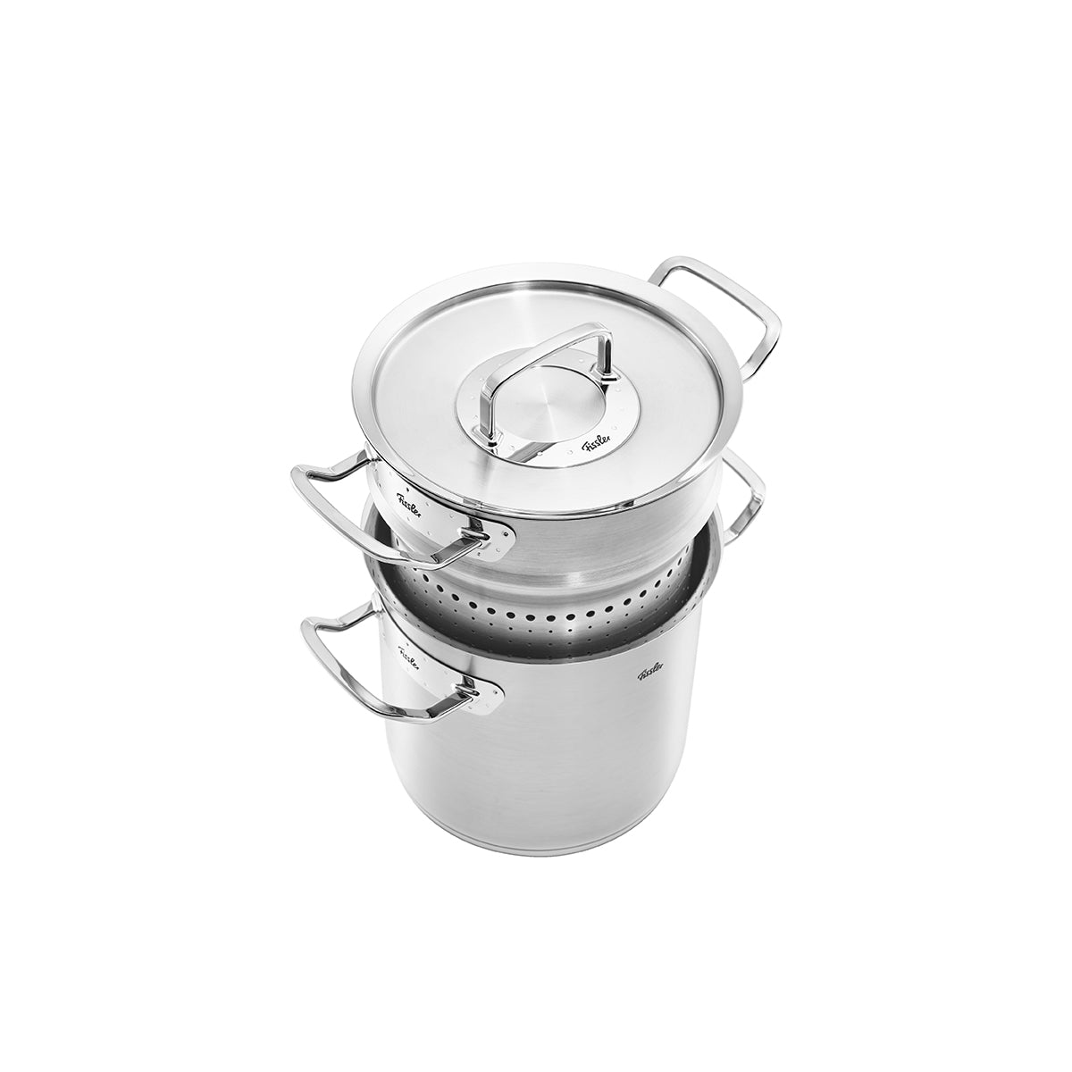 Fissler Original-Profi Collection® 20cm Nudeltopf-Set mit Deckel und Sieb, hochwertiger deutscher Edelstahl, auf weißem Grund.