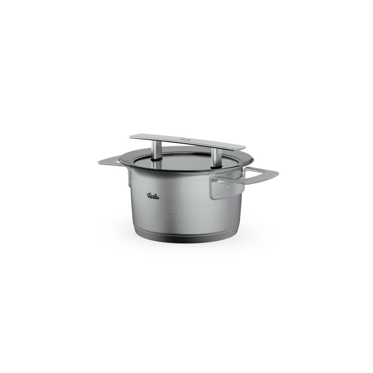 Edelstahltopf aus der Fissler Phi Collection® mit Griffen und Glasdeckel – Präzisionsarbeit „Made in Germany“, abgebildet auf weißem Hintergrund.