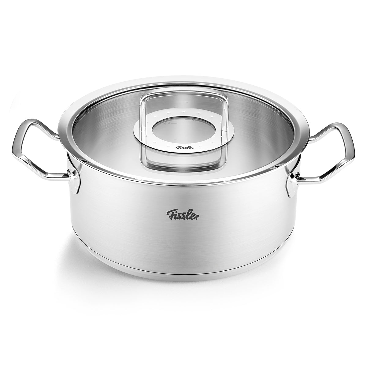 Der Fissler Original-Profi Bratentopf aus 18/10 Edelstahl, induktionsgeeignet, modern-poliert, mit Glasdeckel und zwei Griffen.