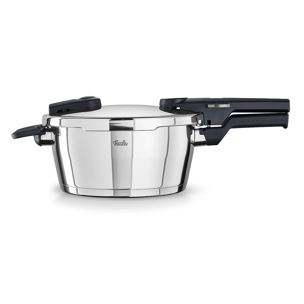 Fissler Vitaquick® Schnellkochtopf - präzisionsgefertigter Edelstahl 18/10, schwarze Griffe, modernes deutsches Design, auf weißem Grund.