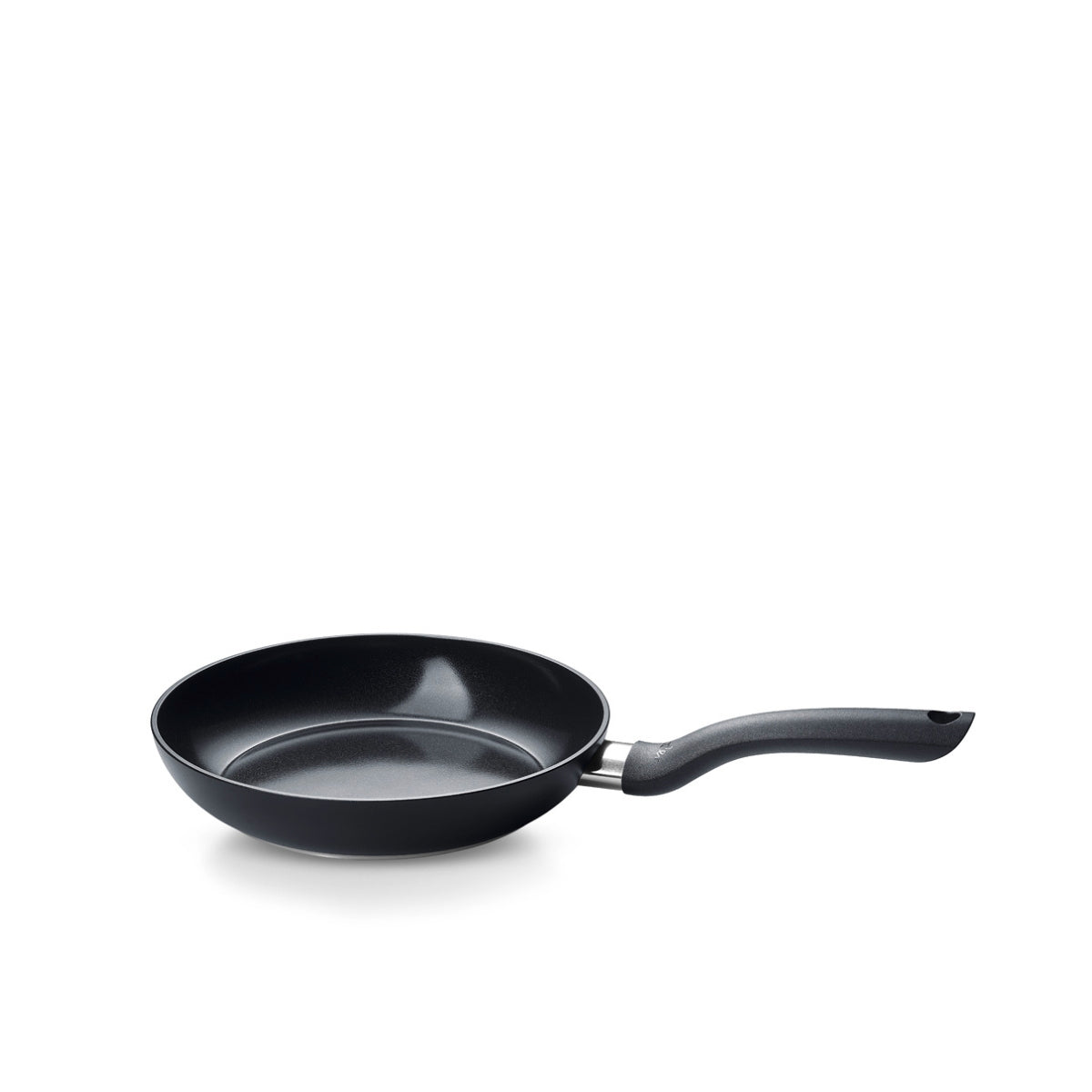 Fissler Essential® Pan: high-quality black frying pan, curved handle, PFAS/PTFE-free non-stick coating. Precision-made in Germany.