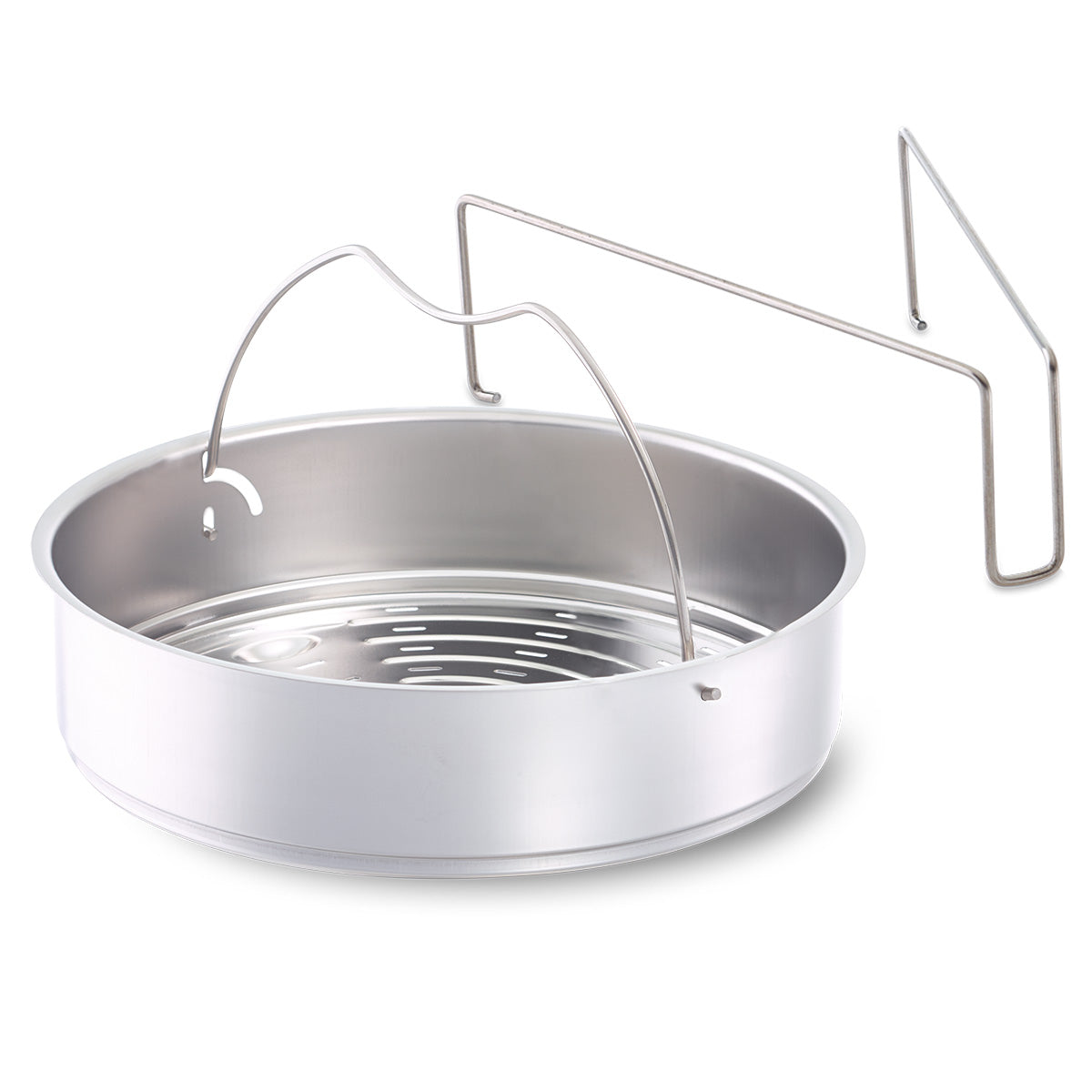 Fissler gelochter Edelstahl-Dämpfkorb mit Griff und Untersetzer, zum schonenden Garen im Schnellkochtopf, auf weiß.