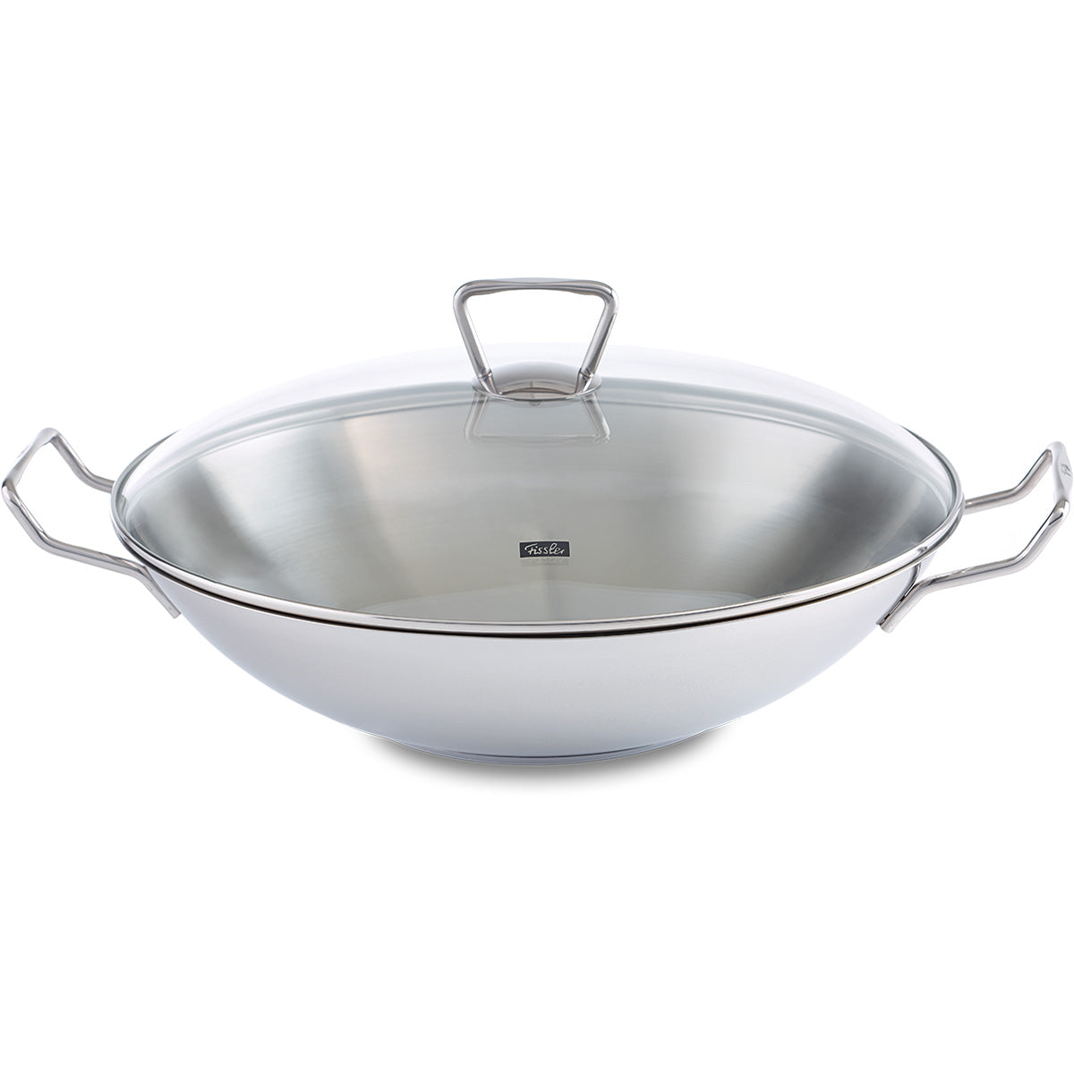 Der Fissler Kunming Wok 36 cm mit Glasdeckel und zwei Griffen, präzisionsgefertigt in Deutschland, abgebildet auf weißem Hintergrund.