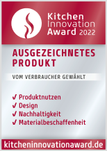 Kücheninnovationspreis 2022 für Fissler, mit Hinweisen auf Design, Nachhaltigkeit, Material und Vorteile. Rot-silber. Deutscher Text.