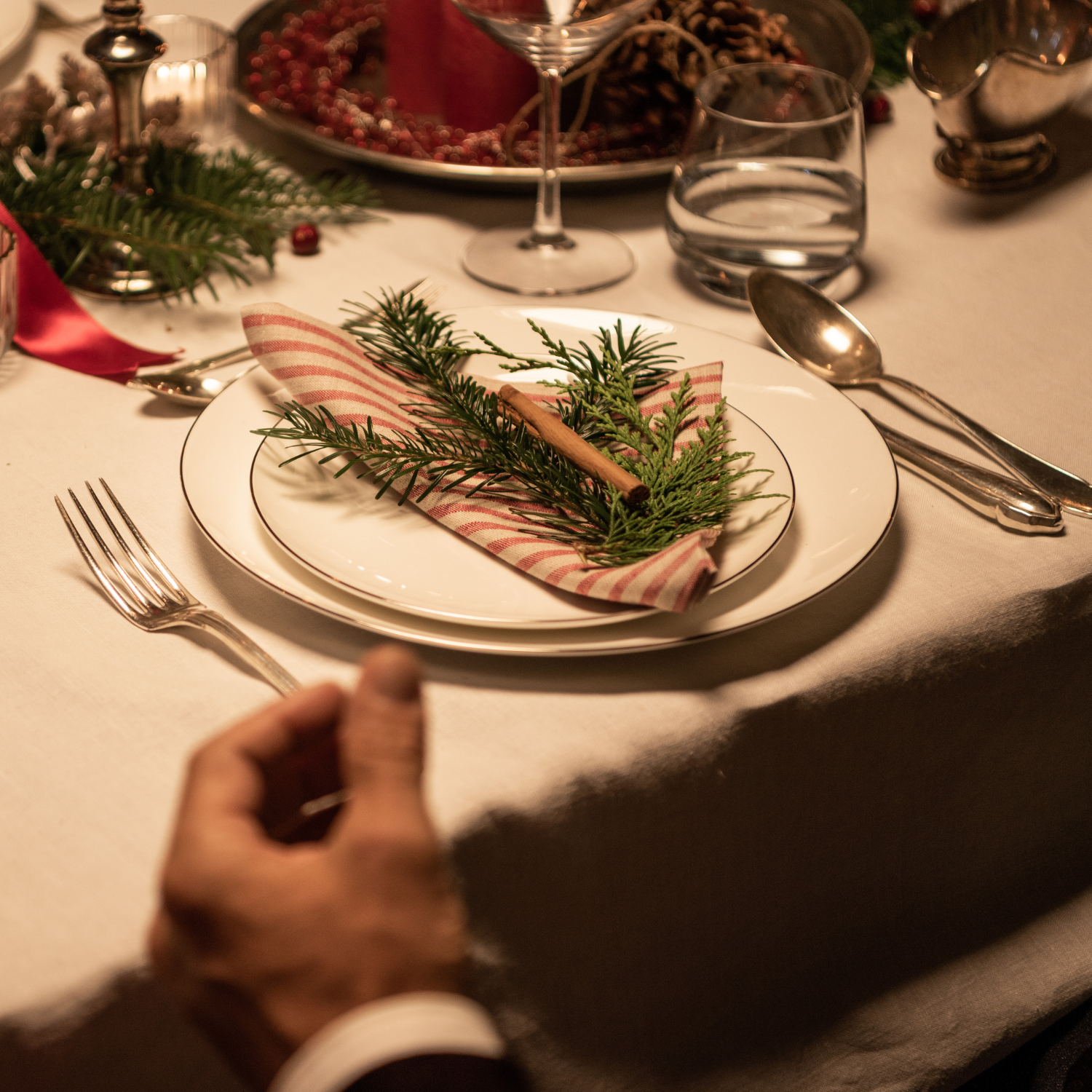 A festively set table with cutlery, glasses, and decorations by Fissler - precise design for a timeless holiday table.