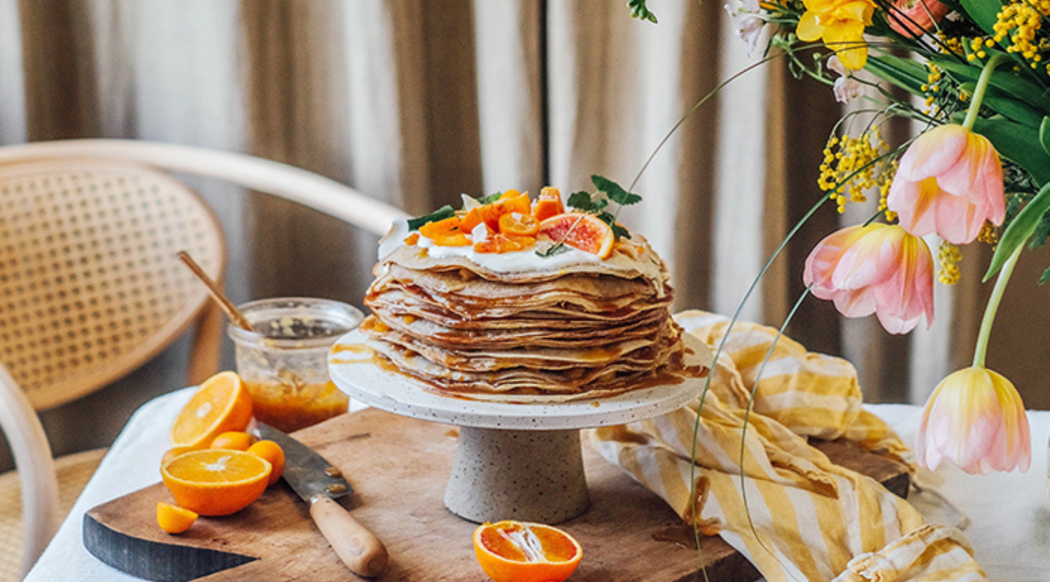 glutenfreier-karamell-crepe-cake-mit-orangenmarmelade