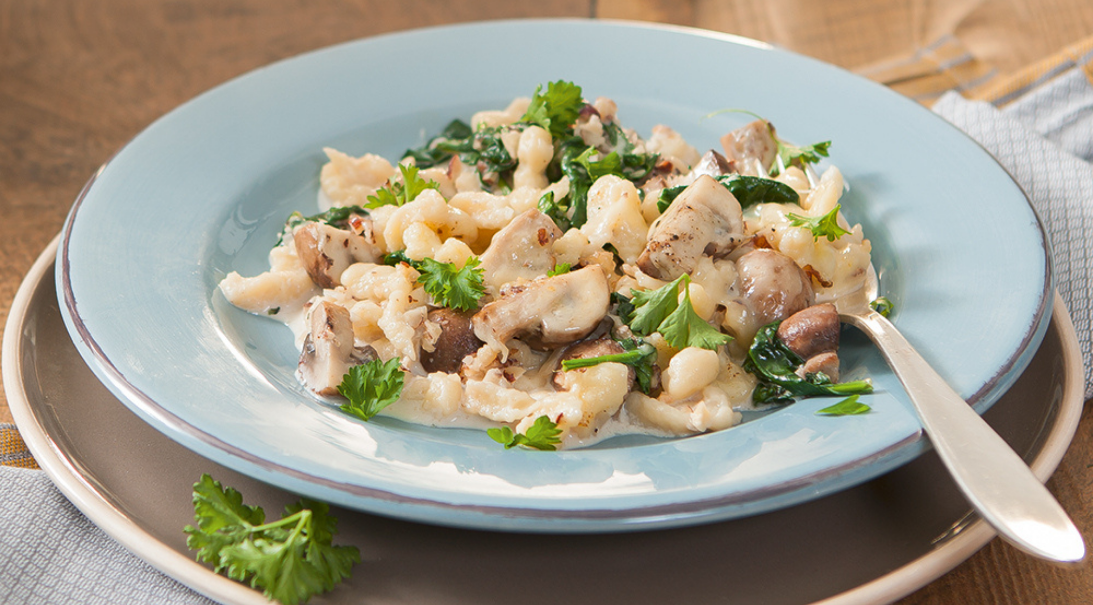 haselnuss-kaese-spaetzle-in-champignonrahm
