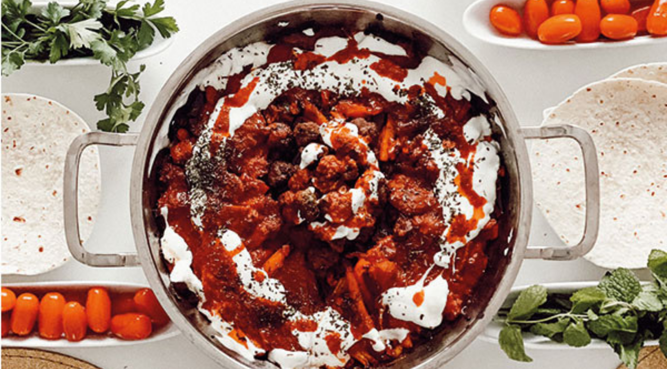 koefte-mit-gemuesesticks-und-joghurt