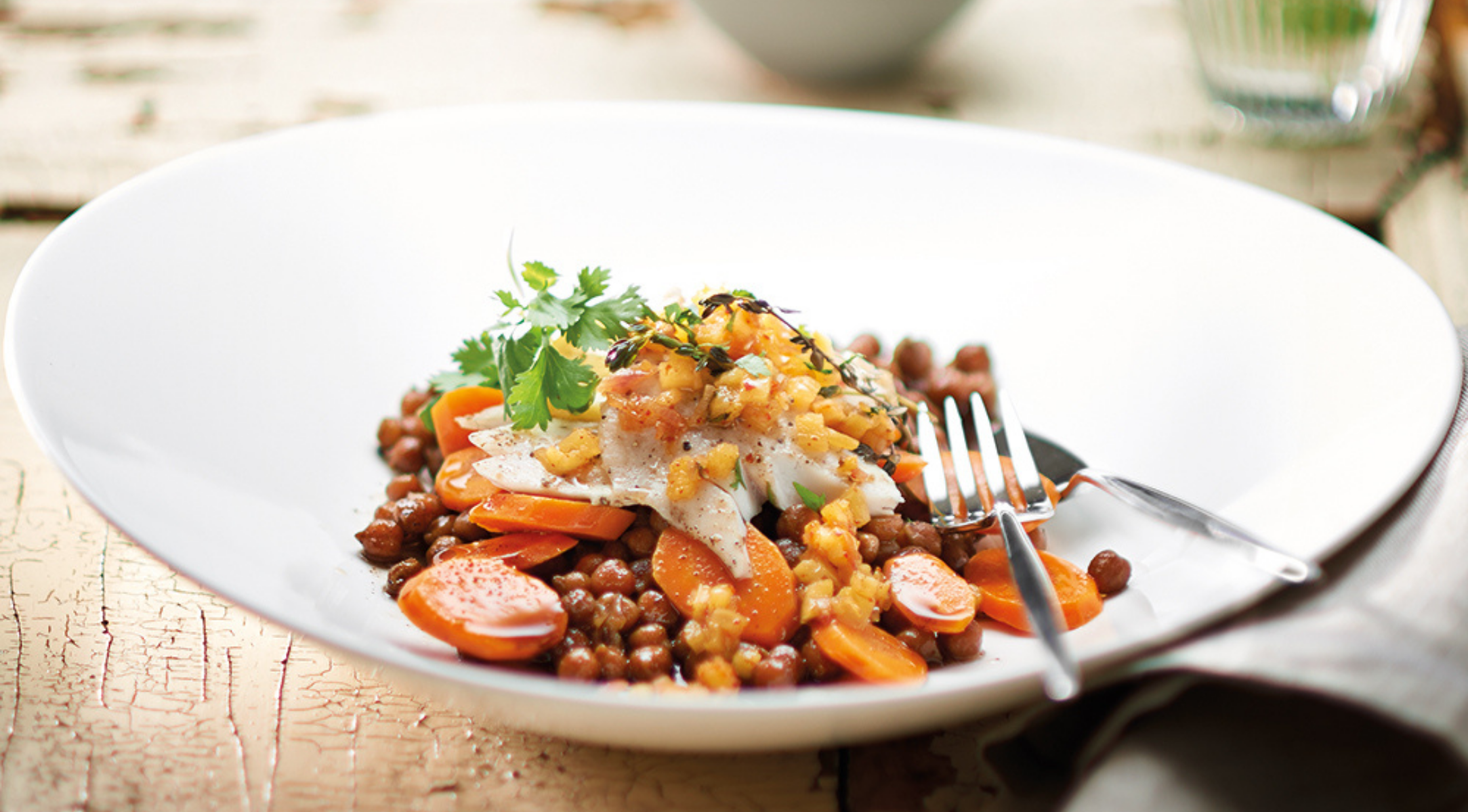 loup-de-mer-auf-kichererbsen-mit-ananas-chutney-und-kaffeeoel