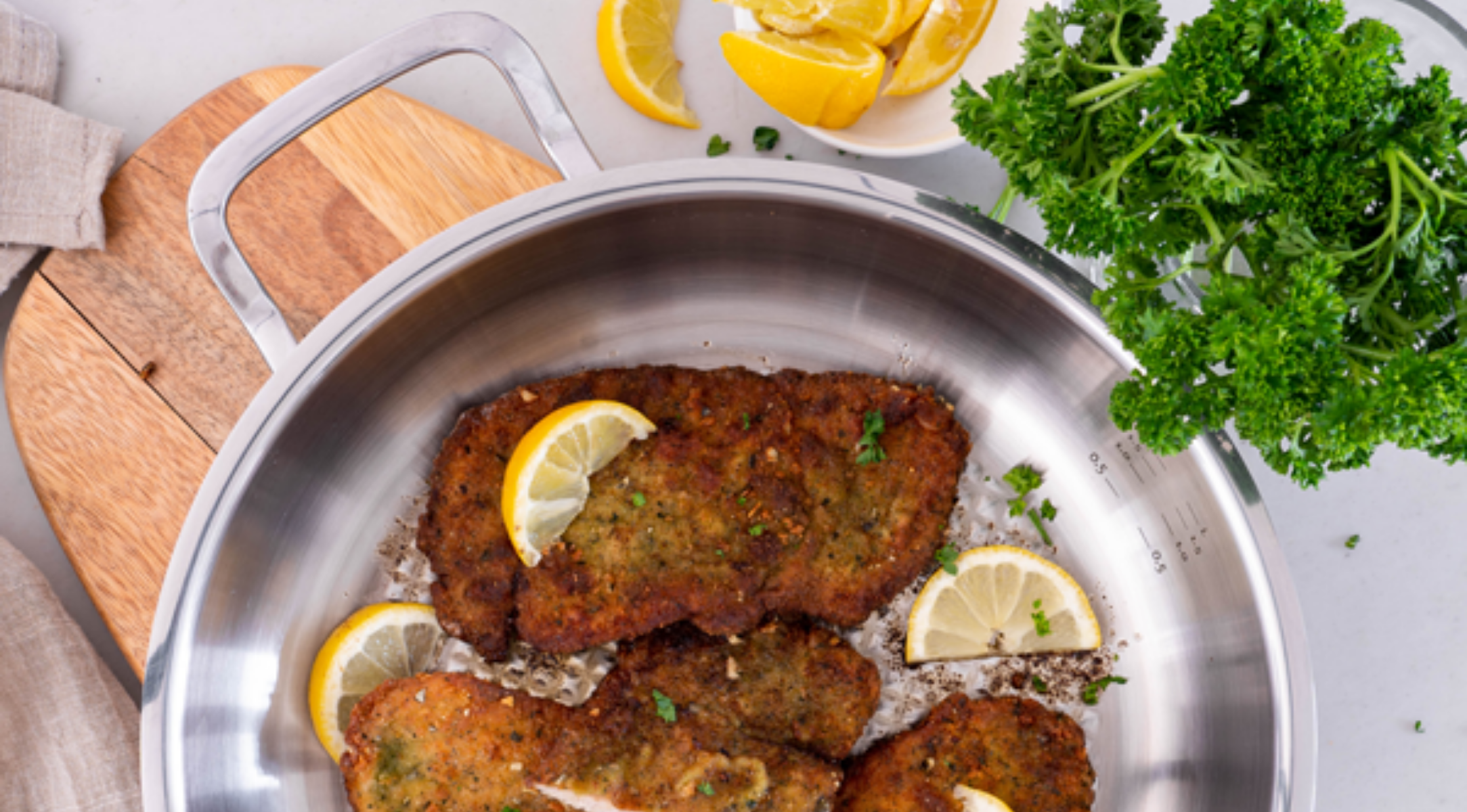 paniertes-schnitzel-in-kraeuterpanade