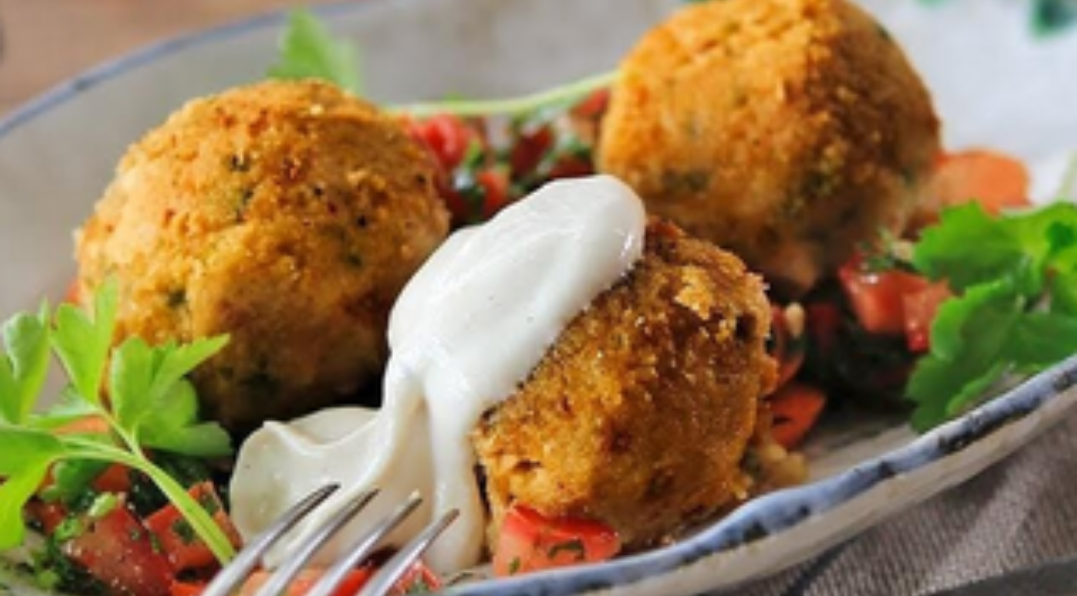 pistazien-falafel-auf-gegrilltem-gemuese
