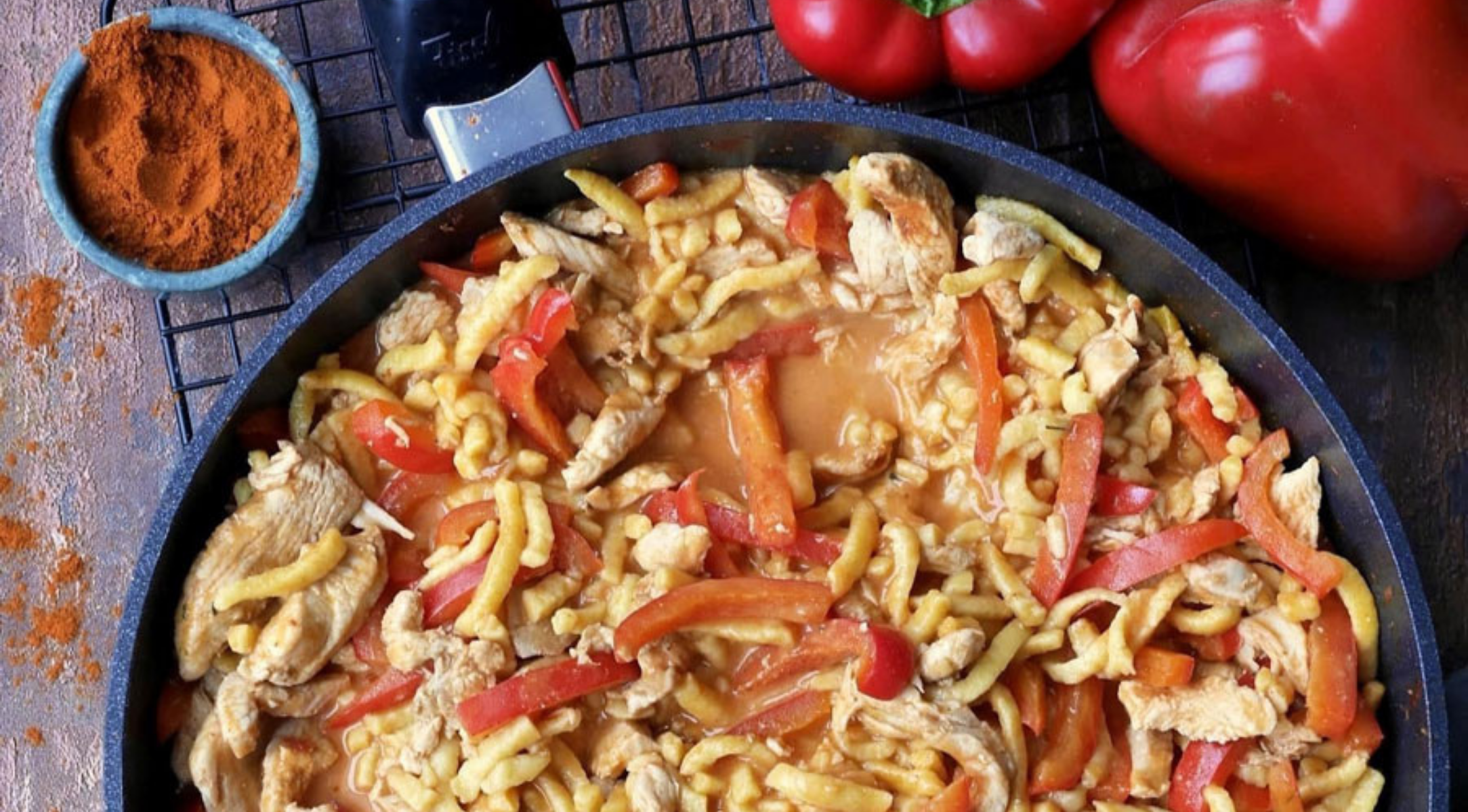 spaetzlepfanne-mit-paprikarahmsauce