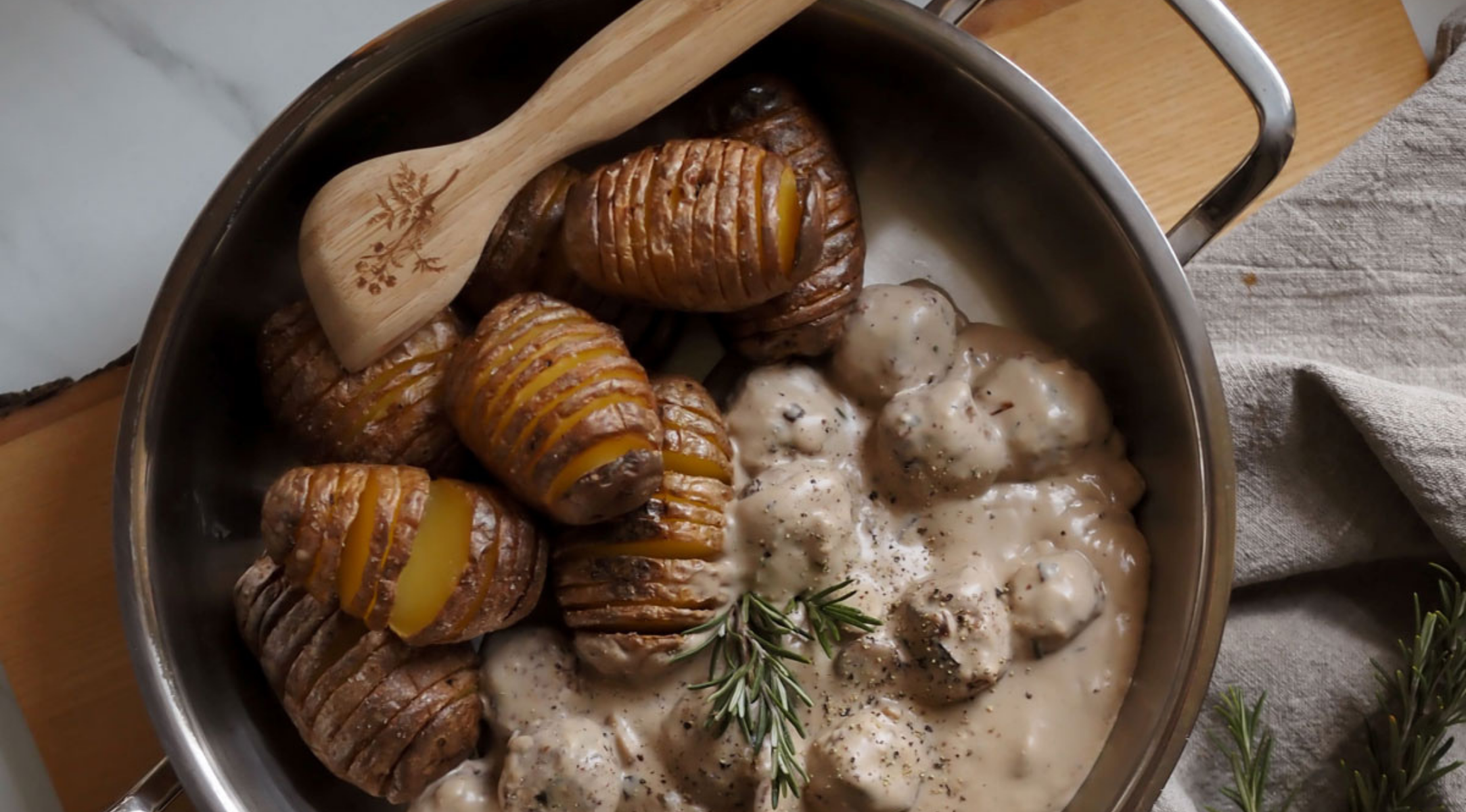 vegane-koettbullar-mit-schwedischen-hasselback-kartoffeln