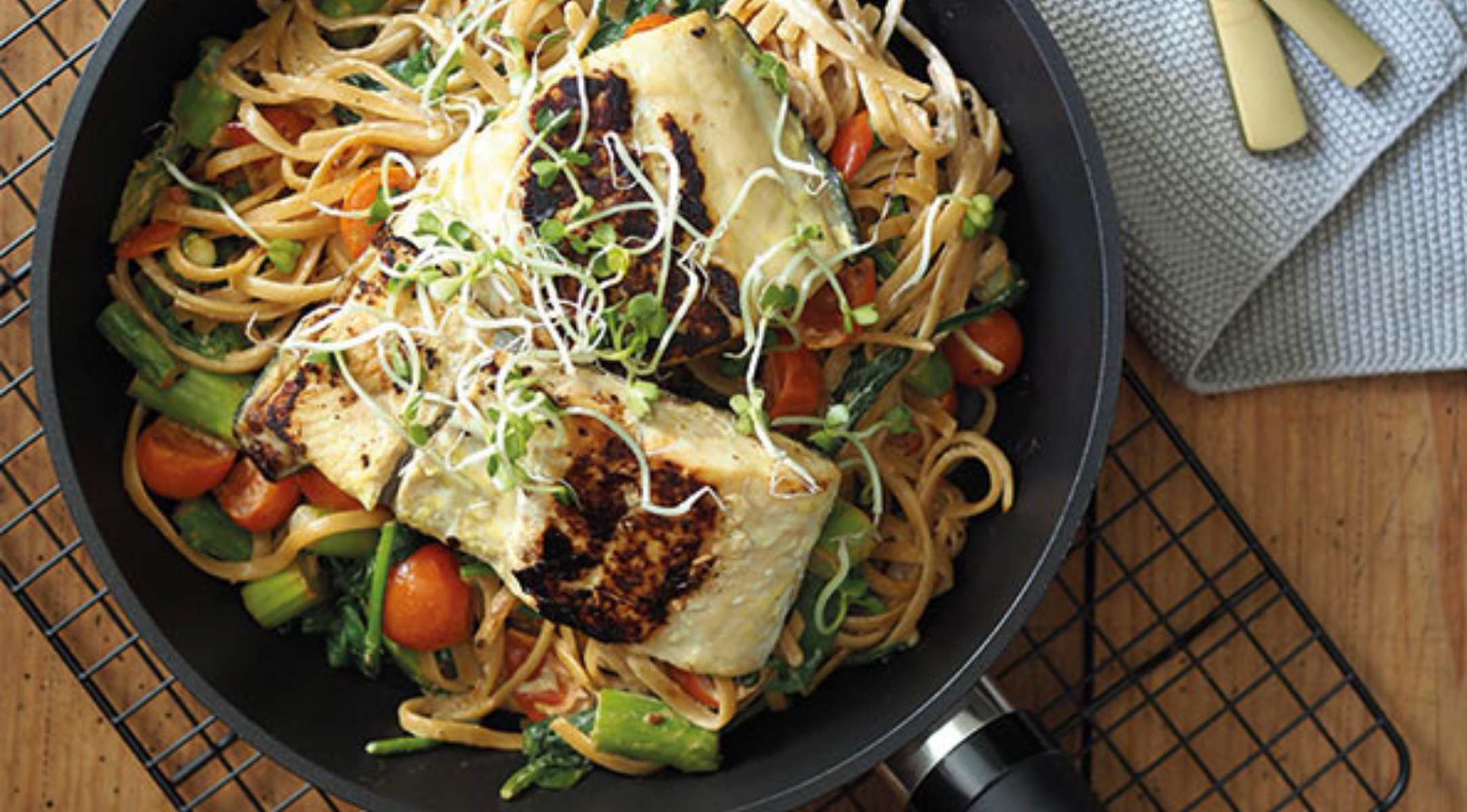 skyr-pasta-mit-wildlachs-und-spargel