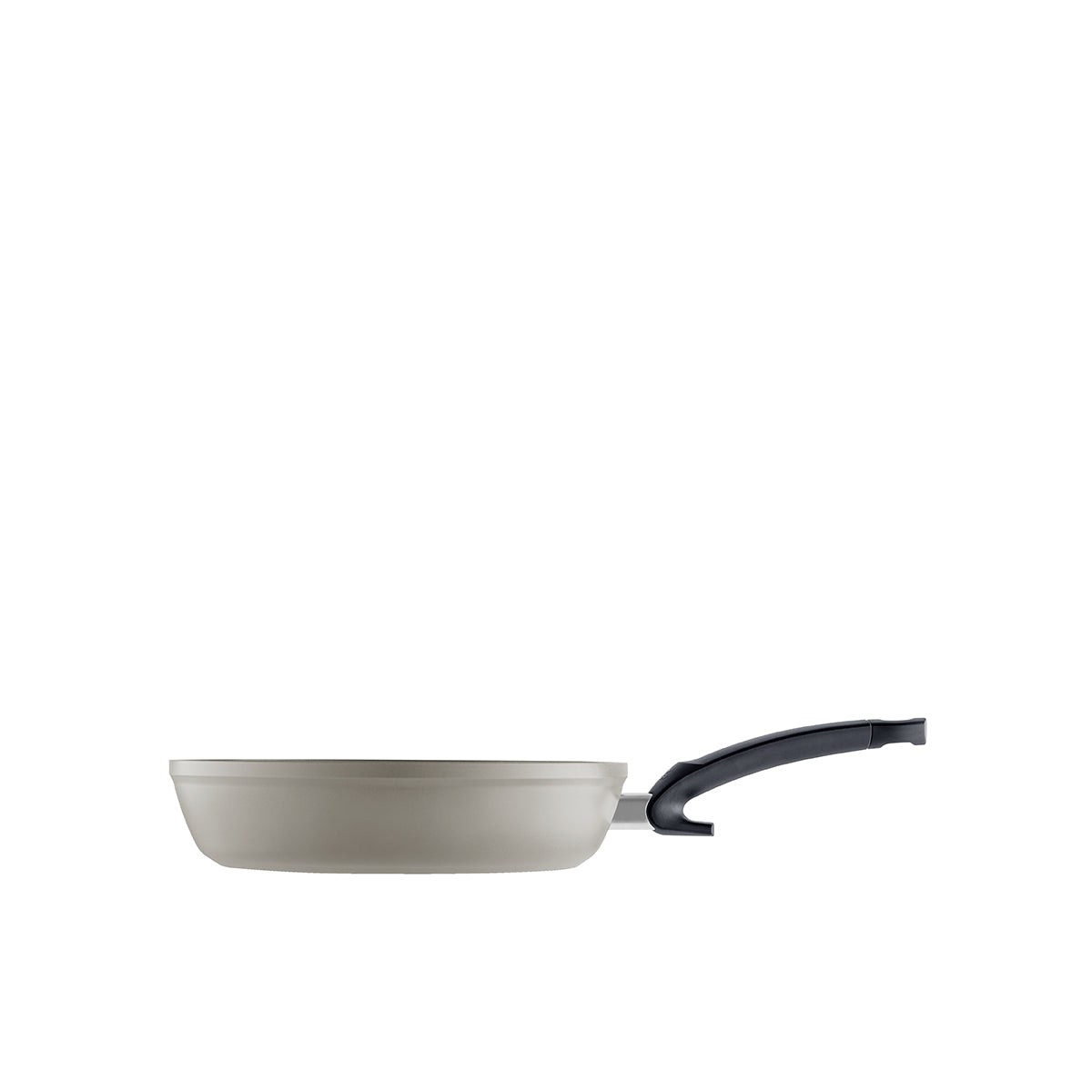 Fissler Ceratal® Comfort Pan: gray, ceramic-coated, PTFE-free frying pan with black handle - Made in Germany, modern design.