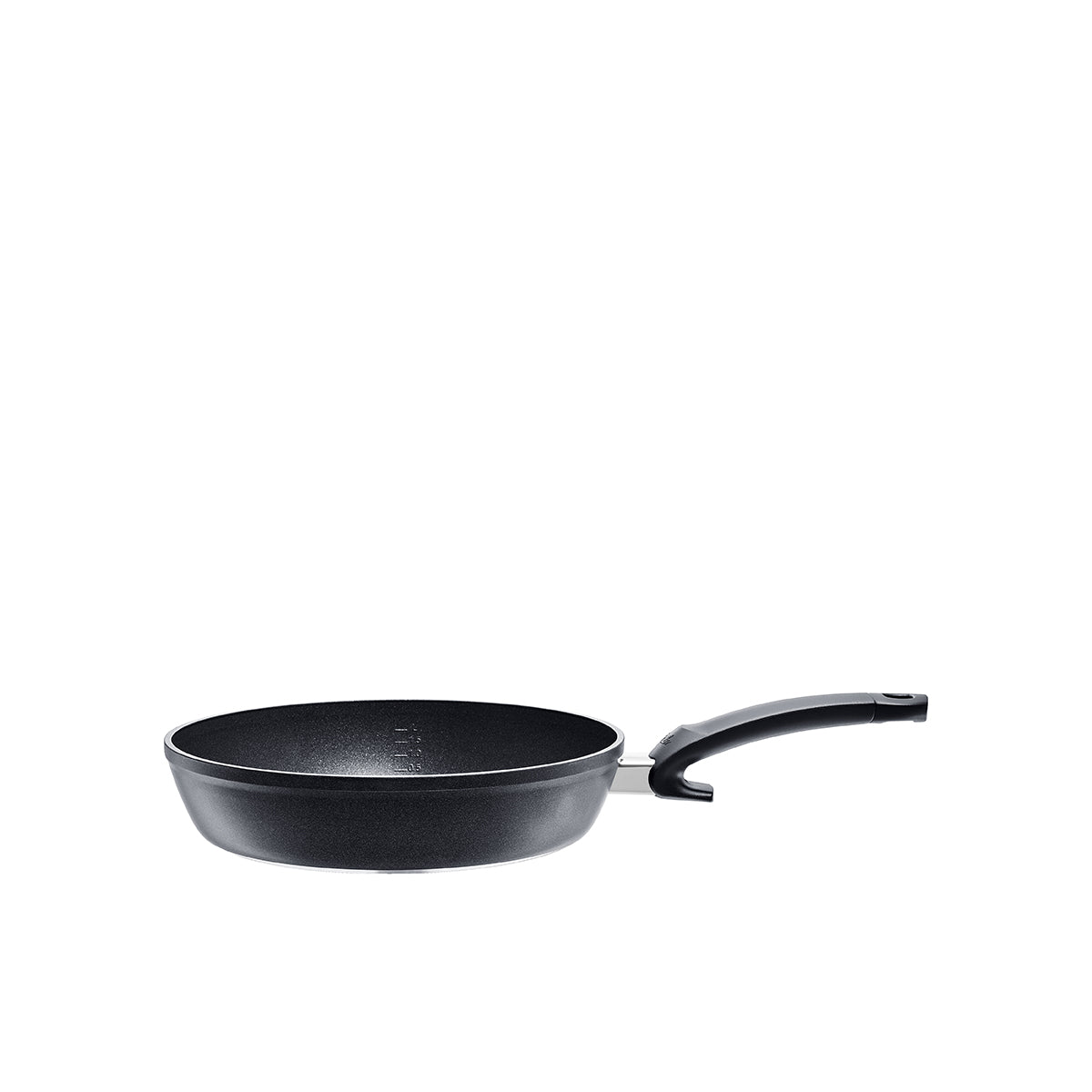 Erleben Sie das Erbe von Fissler: Levital®+ Comfort Pfanne, schwarze Antihaftbeschichtung, geschwungener Griff. Präzisionsarbeit in Deutschland seit 1845.
